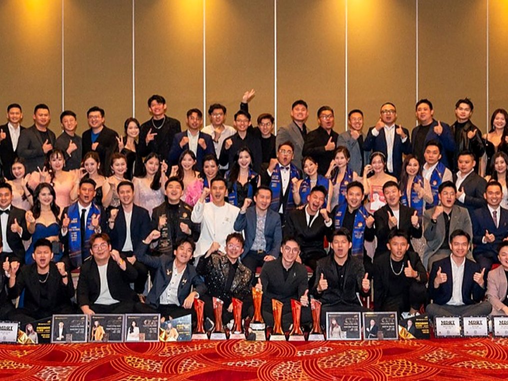 Kokrue advisers at their annual MDRT recognition night